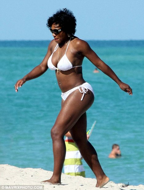 Serena Williams chills out on the beach