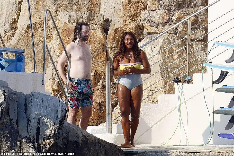 Alexis donned a pair of brightly coloured swimming shorts while Serena opted for a striking one-piece