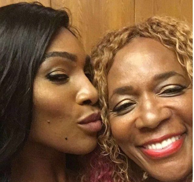 Serena Williams and mother Orance Price kiss