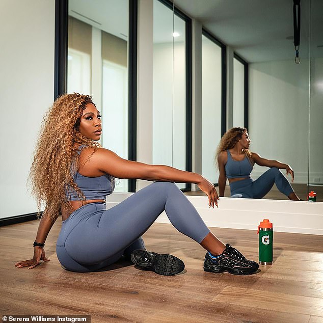 Serena Williams flashes her toned backside in gray spandex pics